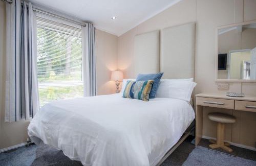 Llanddowror Apartment | 1 Manor Lodge - 3 Bedroom Lodge - Pendine