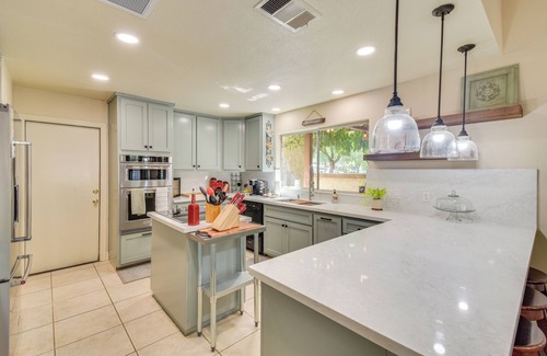 Merced House | 1 Mi to Applegate Park Zoo: Pet-Friendly Home