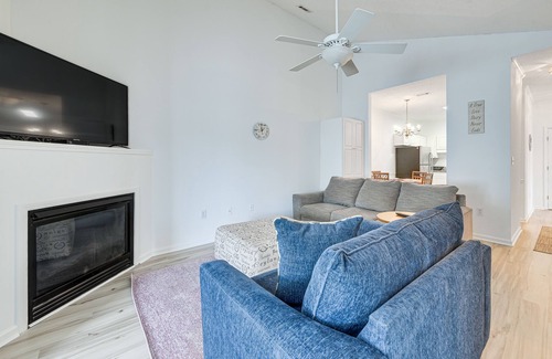 Vaught Condo | 1 Mi to Beach: Myrtle Beach Condo w/Pool Access