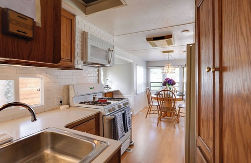 Birch Bay Cabin | 1 Mi to Birch Bay SP! Cozy Cabin w/Pool Access
