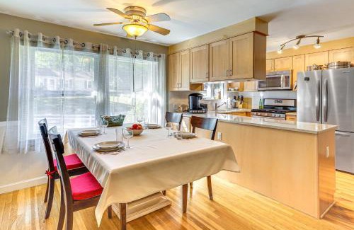 Attleboro House | 1 Mi to Capron Park Zoo Quiet Family Getaway