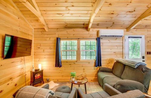 Byrdstown House | 1 Mi to Dale Hollow Lake Rustic Cabin with Deck