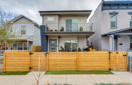 Lincoln Park House | 1 Mi to Dtwn Denver Sleek Duplex with Rooftop Deck!