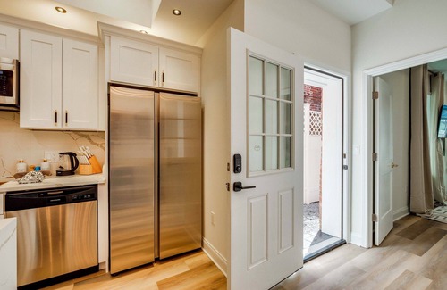 Church Hill House | 1 Mi to Dtwn: Hot Tub Haven in Richmond!
