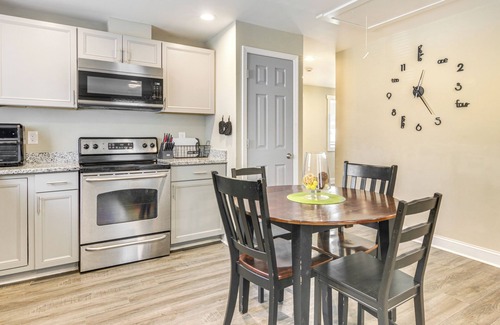Monroe Apartment | 1 Mi to Dtwn Monroe: Family-Friendly Duplex!