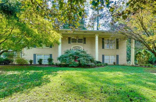 Clinton House | 1 Mi to Dtwn Quiet Retreat with Yard in Clinton