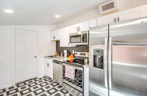 Menlo Park House | 1 Mi to Dtwn Tucson: Home w/Fenced-In Yard