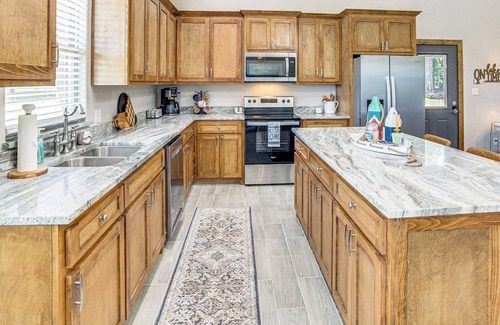 Kingston House | 1 Mi to Lake Texoma: Expansive Outdoorsy Escape!