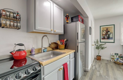 Old Southwest Apartment | < 1 Mi to Midtown: Pet-Friendly Apt in Reno