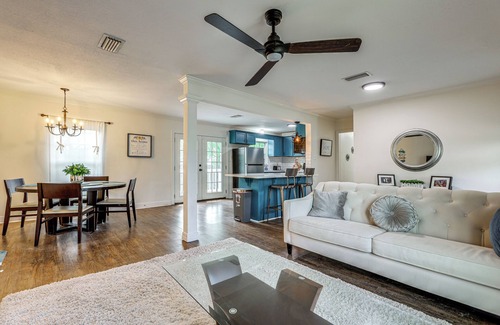 Galveston Cottage | 1 Mi to Moody Gardens & Beaches: Galveston Home