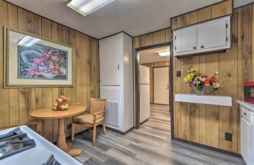 Hot Springs Cottage | < 1 Mi to Oaklawn Racing Casino: Hot Springs Home!