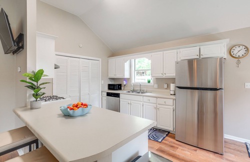 Oxford House | 1 Mi to Ole Miss: Pet-Friendly Retreat w/Yard