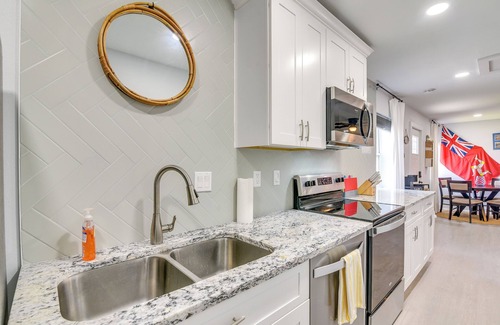 Galveston Apartment | 1 Mi to Pleasure Pier: Walkable Home in Galveston