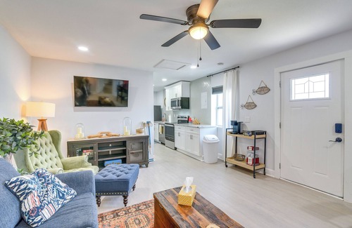 Galveston Apartment | 1 Mi to Pleasure Pier: Walkable Home in Galveston
