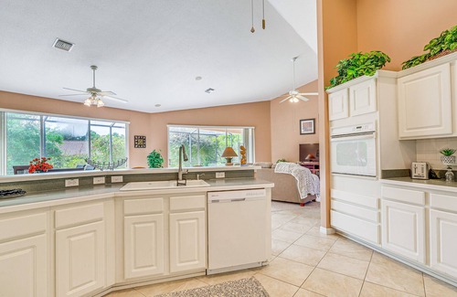 Dunnellon House | 1 Mi to Rainbow Springs State Park: Home w/Lanai!