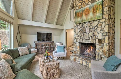 Highlands House | 1 Mi to Town Chalet-Style Highlands Retreat