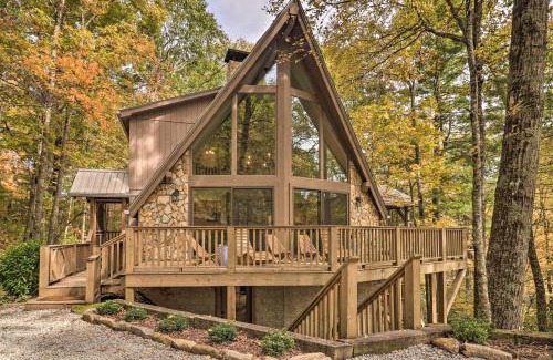 Highlands House | 1 Mi to Town Chalet-Style Highlands Retreat