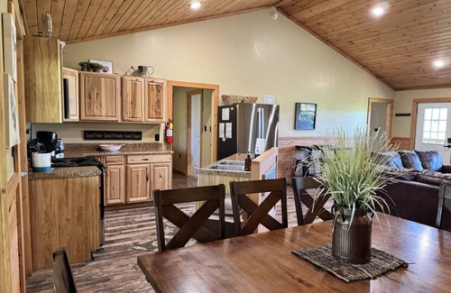 Byrdstown Cabin | 1 Mile from Dale Hollow Lake 4 Private Bedrooms Wifi Fire Pit Secluded