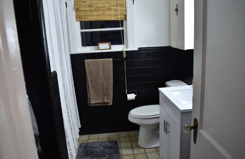 Waycross Cottage | 1 mile from Hospital and shopping