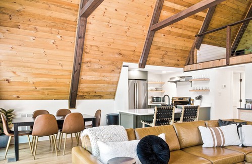 Mount Jackson Ski Chalet | 1 mile to Bryce Resort l 4 BR l Hot Tub l Fire Pit l Game Room