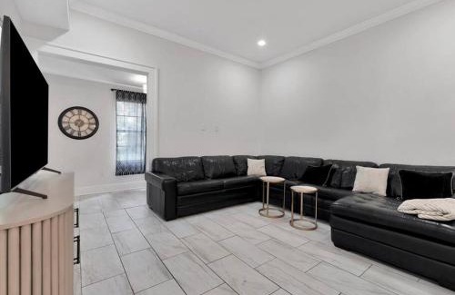Tampa Heights Villa | 1 Mile to Downtown Free Parking