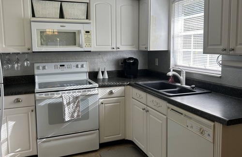 Park East Condo | 1 Mile to downtown Sarasota and minutes to famous beaches, St. Armand’s circle