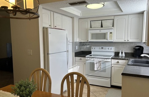 Park East Condo | 1 Mile to downtown Sarasota and minutes to famous beaches, St. Armand’s circle