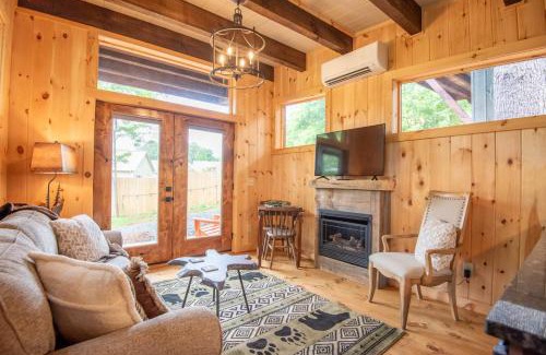 West Jefferson House | 1 Mile to Downtown West Jefferson Camping Cabin #5