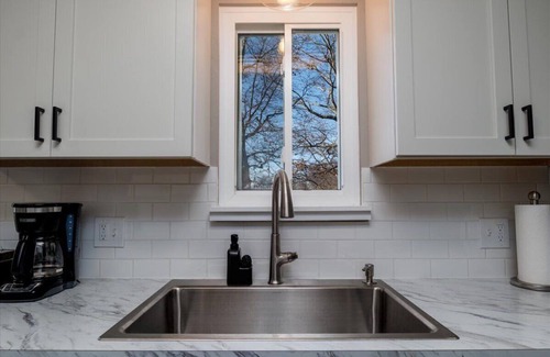 Vermilion Cottage | 1 Mile to Lake, CLEAN, Private Yard, Fireplace, Memory Foam, Parking, Netflix