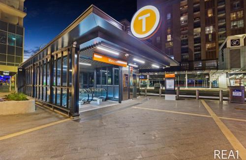 Mascot Apartment | 1 Min to Mascot Station 2 Free Parking Spaces