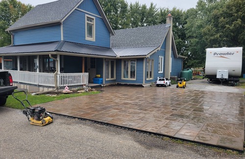 Portland Cottage | 1 minute away from beach, family cottage getaway. Dock fishing free boat launch
