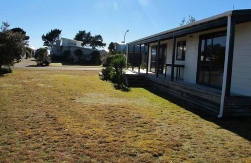 Matarangi House | 1 minute to the Beach