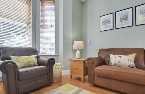 Ballycastle Apartment | 1 minute to the beach! Family-sized Apartment near the Marina