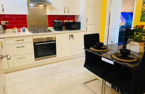 Anfield House | 1 minute walk to Liverpool Stadium Free Private Parking, Anfield Liverpool Entire House