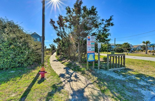 Emerald Isle Apartment | 1 Ocean Fun:' Emerald Isle Apt, Steps to Beaches!