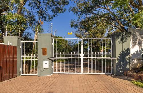 Grahamstown Apartment | 1-on-Ross