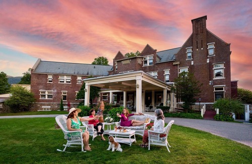 Manchester House | #1 on TripAdvisor. Magnificent Country Inn available as Private Home for 32. Up to 100 can stay on the 30-acre Wilburton resort. Family Reunions, Corporate Retreats. Weddings. Indoor & outdoor pool