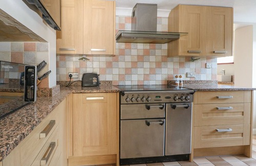 Edburton Cottage | 1 PAYTHORNE FARM COTTAGES, pet friendly, with a garden in Small Dole