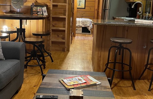 Saluda Cabin | 1 Peaceful Cabin with private Hot tub in Saluda NC
