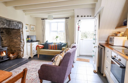 Penmachno Cottage | 1 PENYGROES, family friendly, with open fire in Penmachno