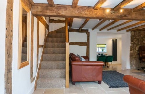 Brockworth House | 1 Pound Cottage-4 Bed Home-Parking