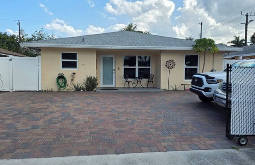 Delray Beach House | 1 Queen Bedroom,Shared bath 1.5 miles from Atlantic Ave 1.5 miles Beaches & Bars