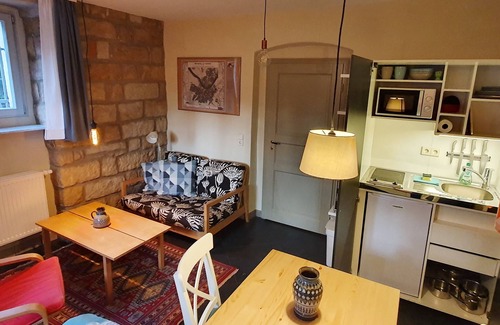 Suedvorstadt Apartment | 1-room apartment in Dresden-Südvorstadt, souterrain, twin beds, kitchenette, sho