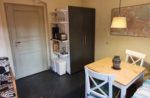 Suedvorstadt Apartment | 1-room apartment in Dresden-Südvorstadt, souterrain, twin beds, kitchenette, sho