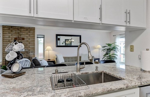Sacramento House | #1 - Room in a beautiful house with pool.