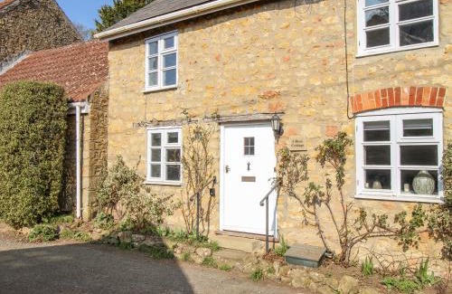 Shipton Gorge House | 1 Rose Cottage