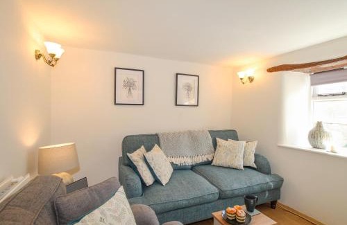 Shipton Gorge House | 1 Rose Cottage