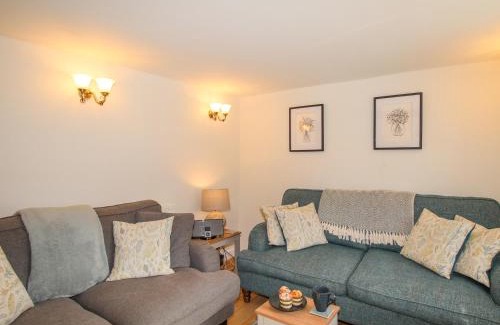 Shipton Gorge House | 1 Rose Cottage