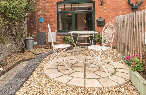 Bishops Castle Cottage | 1 STABLE COTTAGE, romantic, with a garden in Bishop's Castle