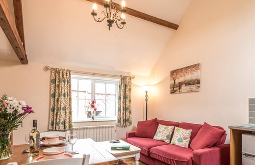 Bishops Castle Cottage | 1 STABLE COTTAGE, romantic, with a garden in Bishop's Castle